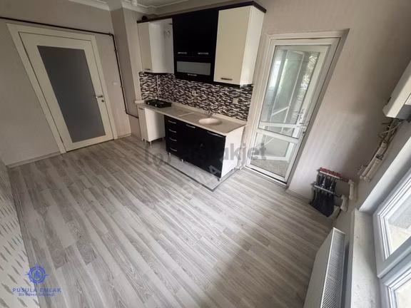 Pusula 'dan Güneşevlerde Site İçerisinde 1+1 Geniş Kiralık Daire 2