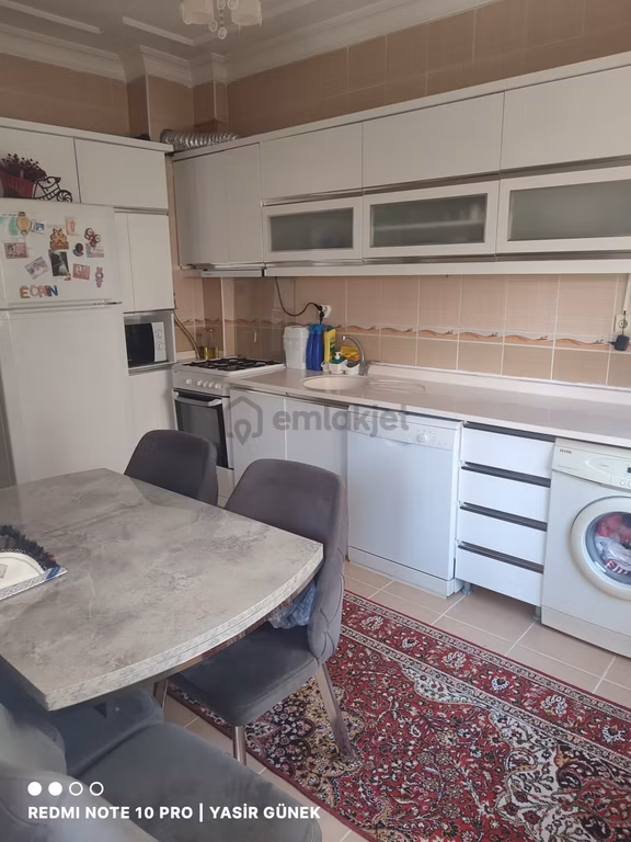 Eminevime Uygun 3+1 Kombili Geniş Çift Banyo Satılık Daire 2