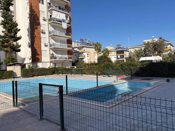 Habiblerde Satılık Havuzlu Ve Güvenlikli Site 3+1 1