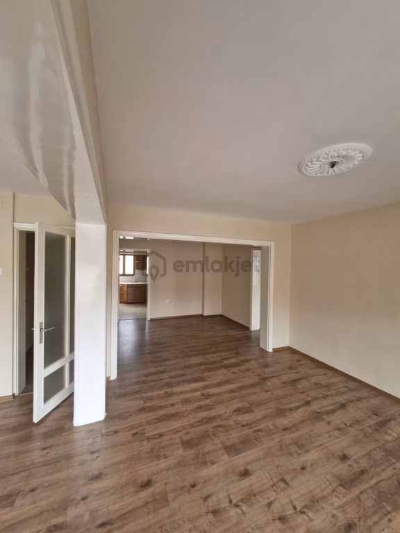 Heykel Nalbantoğlunda Ara Kat Balkonlu 3+1 Kiralık Daire 2
