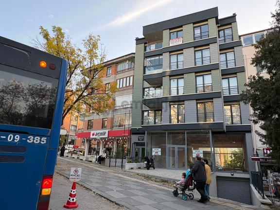 Arel'den Kıbrıs Cd.üstü Yeni Bina 4.kat Asansörlü,kombili,ön 3+1 1