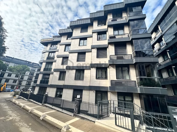 Üsküdar Atunizade'de Merkezi Konum Site İçinde 3+1 Bahçe Katı 1
