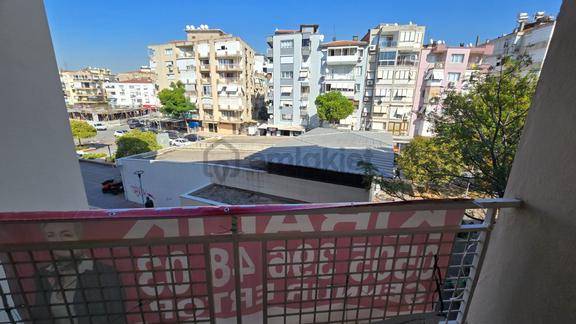 Bostanlı'da Nergiz İzban Yanı, Asansörlü Kiralık 3+1 Daire 1