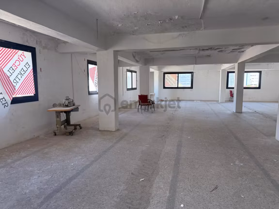 11 Gıda Çarşısının Merkezinde Kullanıma Hazır Kiralık İşyeri 2