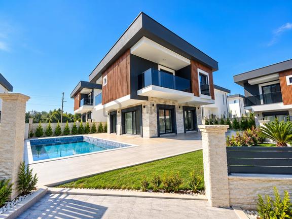 Kuşadasında Özel Havuzlu, Müstakil Ve Bağımsız 4+1 Satılıkvilla 1