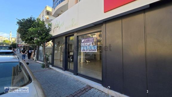 Kuşadası İşlek Cadde Üzerinde Kiralık Geniş & Ferah Dükkan 77m2,10m Cepheli 2