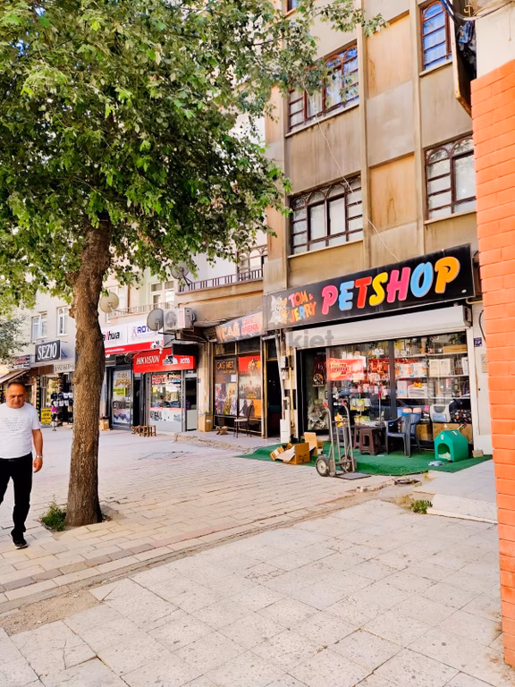Çarşı Merkez Apdullah Paşa Minibüs Durağı Karşısı Satılık Dükkan 1
