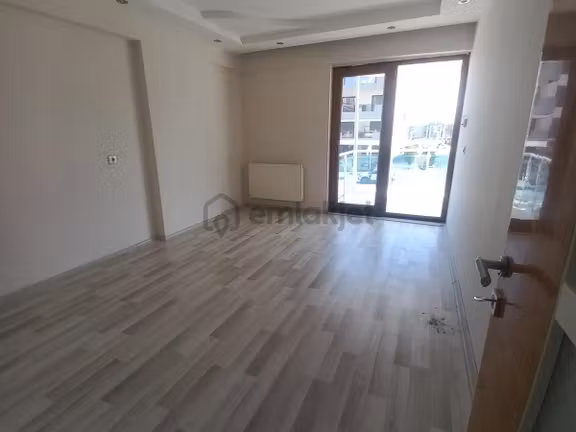 Yenişafakta Kiralık 3+1 Arakat Daire 2