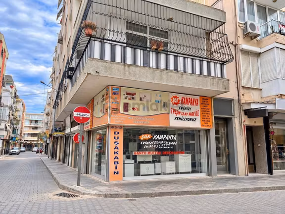 45 Donanmacıda Çarşıya Yakın, Köşe Konumda Satılık 20 M² Dükkan 1