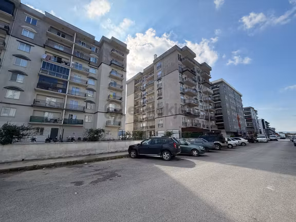 Yiğit Gayrimenkulden İsmetpaşada Kapalı Mutfak 2+1 Kiralık 1