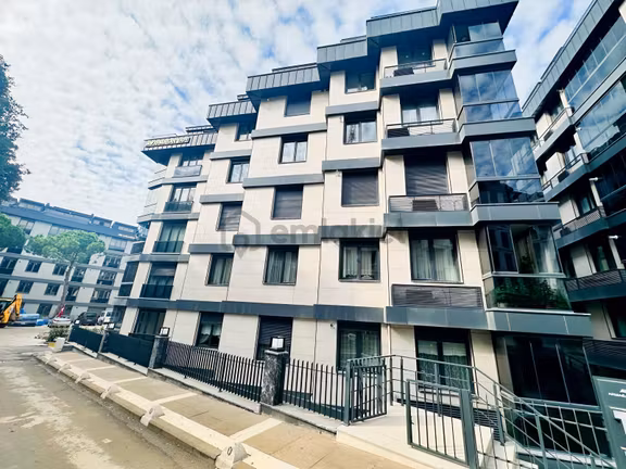 Üsküdar Altunizade'de Merkezi Konum Site İçinde 3+2 Dubleks 2