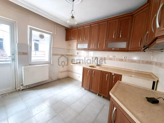 Plevne Mahallesi'nde Kiralık 2+1 Balkonlu Daire 2
