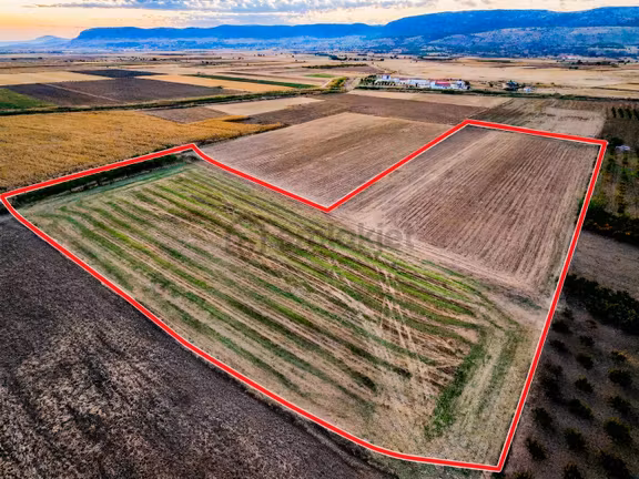 Çivril Menteş Mahallesinde İmara Yakın Satılık 17.219 M2 Arazi.. 1
