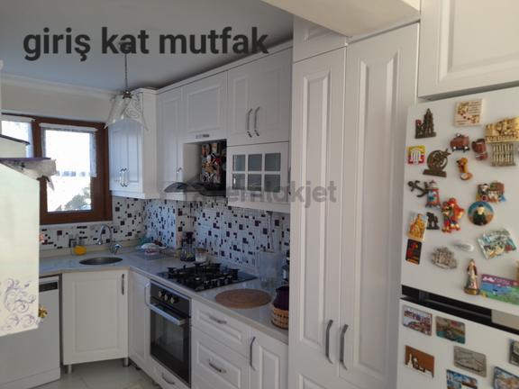 Sahibinden Satılık Bahce Icınde, Eşyalı, 4 Katlı, 5+2 Oda, Merkezı Konumda, Müstakil Ev 2