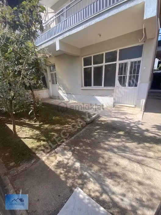 Menderes Cüneyt Bey Mahallesi'nde 2+1 Kiralık Daire 2