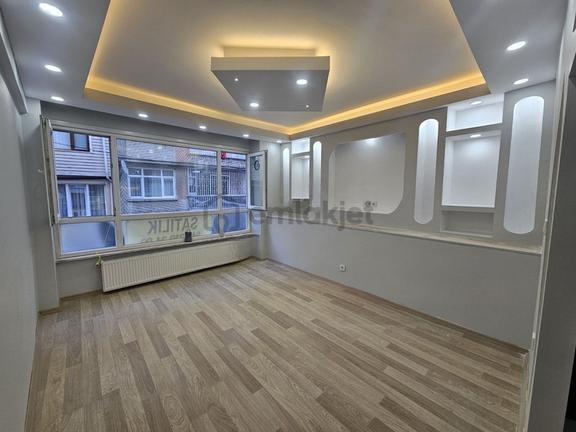 Üsküdar Merkez'de 2+1 Lüks Daire -balkonlu,çift Cepheli,1.kat 1