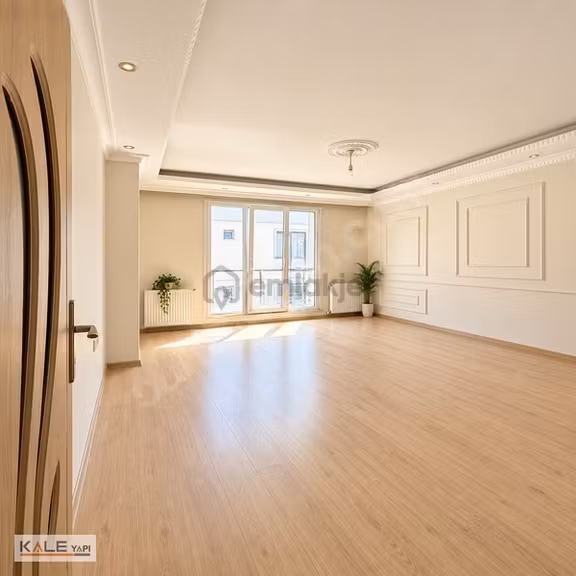 Bahçeşehir Tem Otoyolu Dibinde İskanlı Çift Balkonlu 2+1 Daire 1