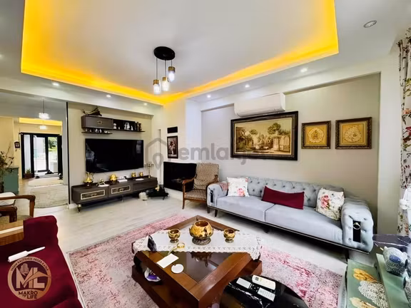 Acil Satılık Cadde Üstü 4,5+1 Lüx Butik Villa 2