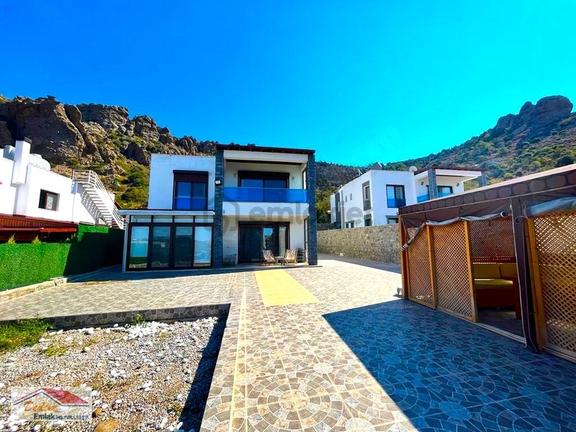 Bodrum Gündoğanda 5+2 Müstakil Geniş Bahçeli Satılık Villa 2