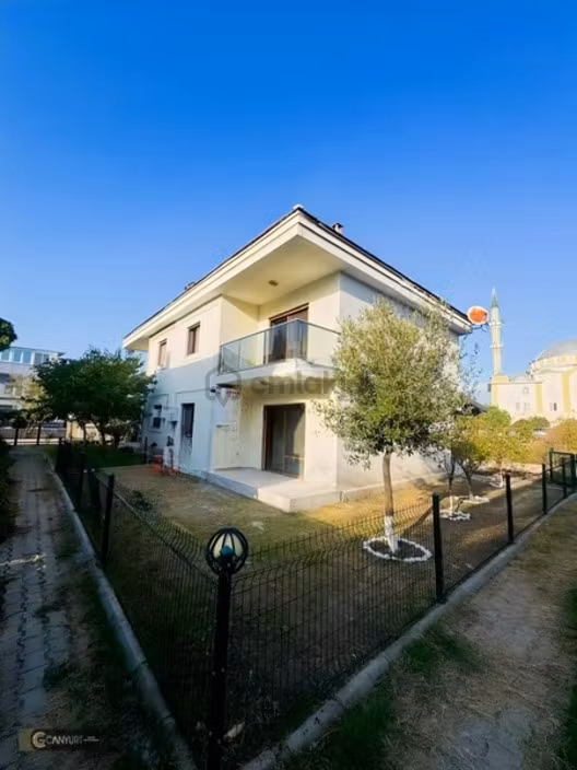 Foça Canyurt Gayrimenkulden Satılık 3+1 Villa 1