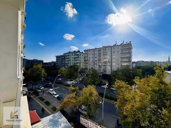 Tesisler Civarında Temiz Bakımlı 3+1 Orta Kat Daire 1