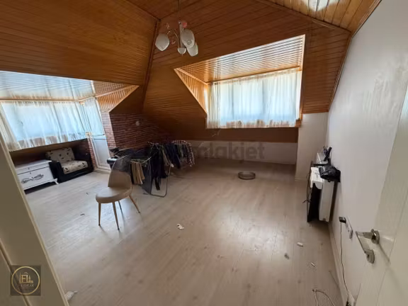 Fl Den Ademyavuzda 1+1 Çalışan Bekara Öğrencilere Uygun 1