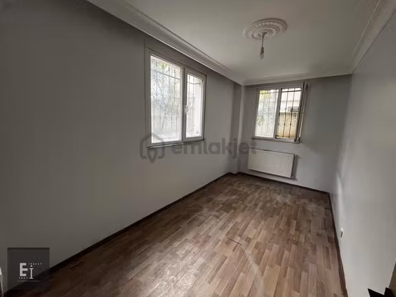 Eray Emlak'tan Satılık Camlar Açık Bahçekatı 2+1 85m2 2