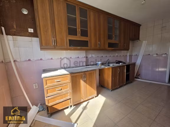 Bahcesehırde 2 +1 Kapalı Mutfak Kilerli Kiralık Daıre 1
