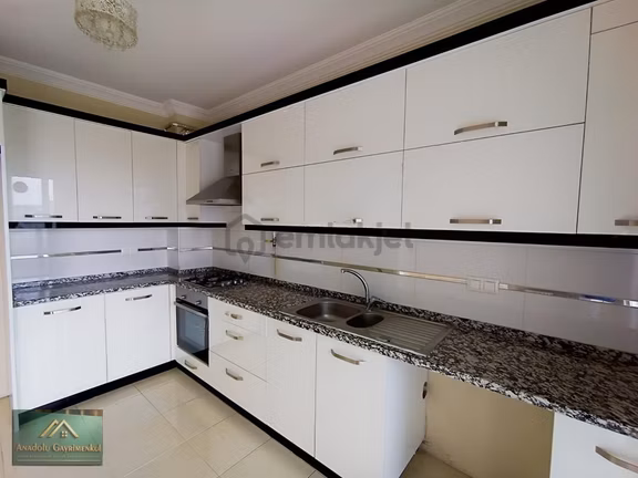 Şirinevlerde Ebeveyn Banyolu Geniş Kullanışlı 3+1 Site Dairesi 2