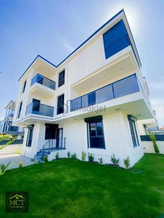 Mct Yapıdan Göz Kamaştıran Mimari | Geniş Bahçeli Lüks Villa 2