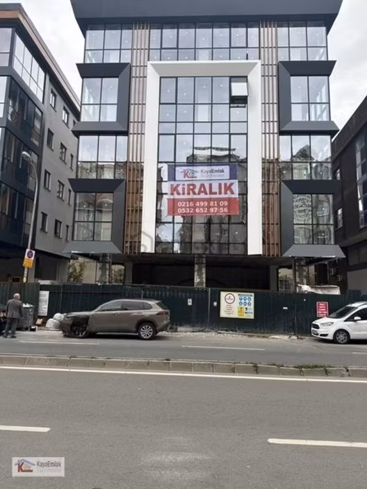 Tavukçuyolu'nda Kiralık Sıfır Plaza Katı/ofis