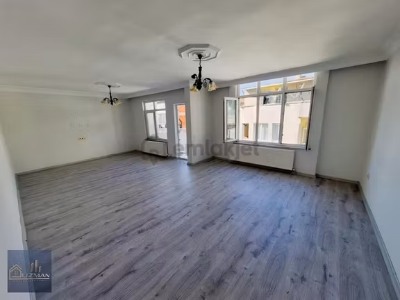Uzman Emlak'tan Merkezde Kiralık 3+1 Daire 2