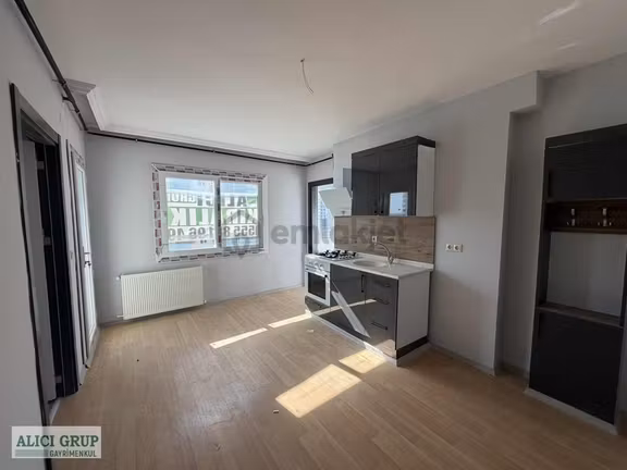 Çarkıpare'de Okul Yanı Ana Yola Yakın 2+1 Kiralık Daire 2
