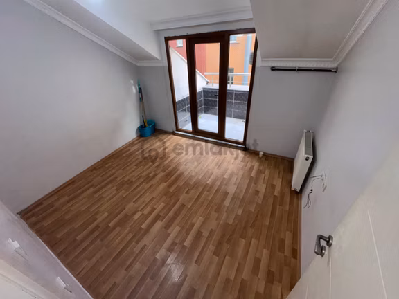 Zafer Yapı Gayrimenkulden Kiralık Çatıkatı Daire 1+1 70m2 10yaş Tranvaya 3.bina İsmetpaşa Mahde 1