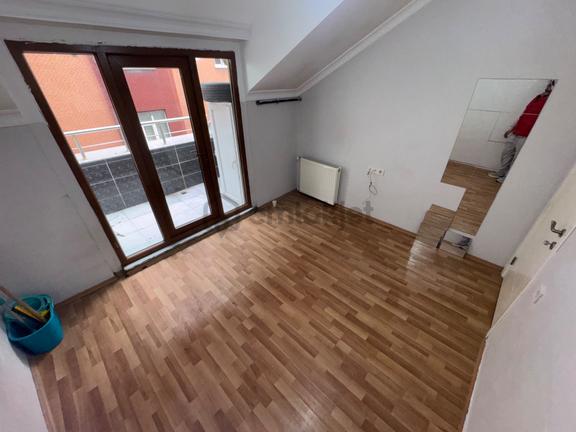 Zafer Yapı Gayrimenkulden Kiralık Çatıkatı Daire 1+1 70m2 10yaş Tranvaya 3.bina İsmetpaşa Mahde 2