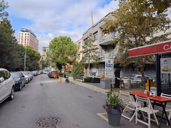 Beşiktaş Balmumcu Gazi Umur Paşa'da Otoparklı 2 + 1 Köşe Daire 1