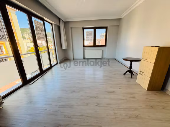 Mertcan'dan Kredi Limitsiz İçi Sıfır Yapılı İskanlı Geniş Daire 1