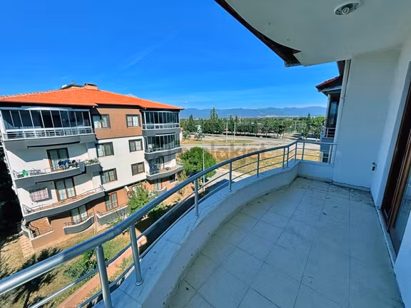 Uytundan Burhaniye Bahçelievlerde Asansörlü Site İçi 2+1 Daire 1