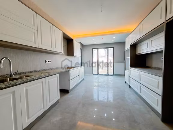 Eka Pretj Sitesin'de 7/24 Güvenlikli Geniş Peyzaj_manzaralı 4+1 1