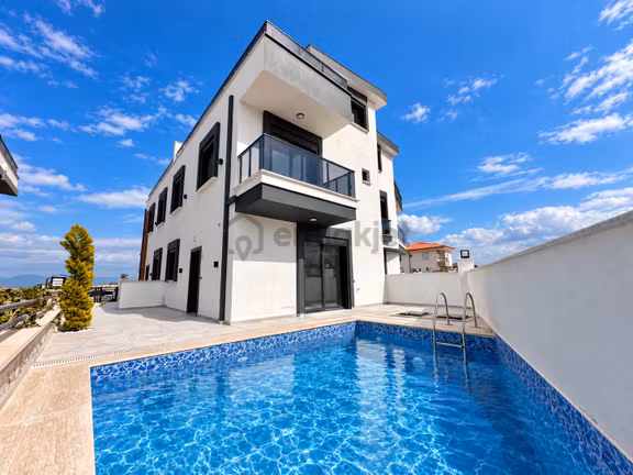 Didim’de Satılık Havuzlu Deniz Manzaralı Sıfır 3+1 Villa 1