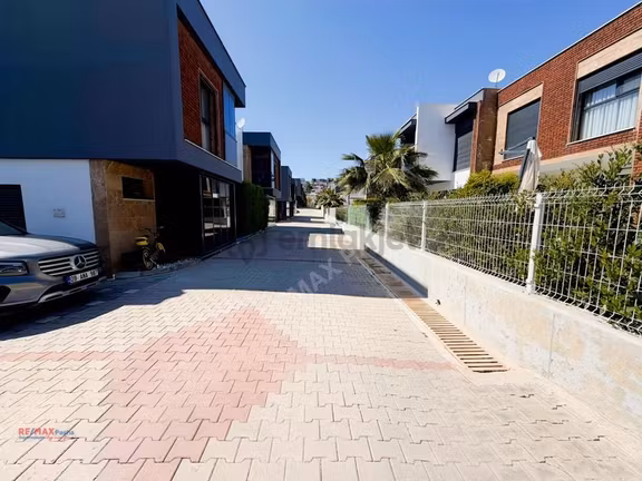 İstek Okulları Karşısı Havuzlu Sitede Köşe Konum Kiralık Villa 2
