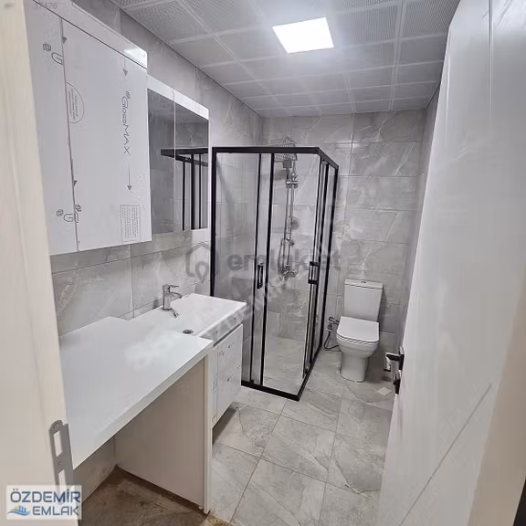 Özdemir Emlaktan Merkezde Ara Kat Kiralık 1+1 Daire 2