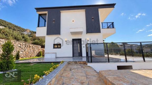Akbükte Kesintisiz Deniz Manzaralı, Bahçeli Sıfır 3+2 Villa 1
