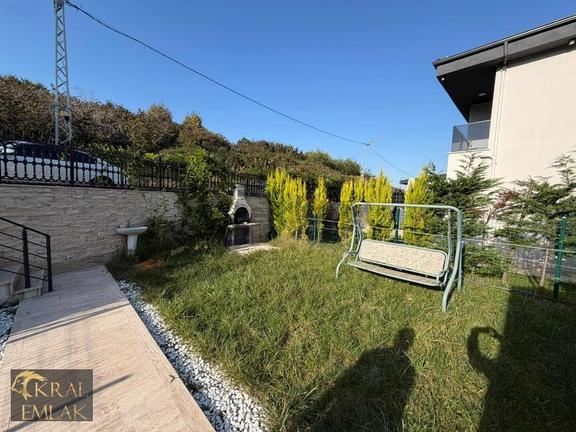 Ceneviz Villalarında Havuzlu Sitede Bahçeli Satılık Lüks Villa! 2