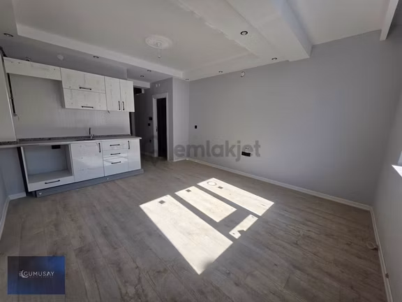 Sütlücede İstiklal Cad Yakını Yerden Isıtma Balkonlu Sıfır 1+1 1