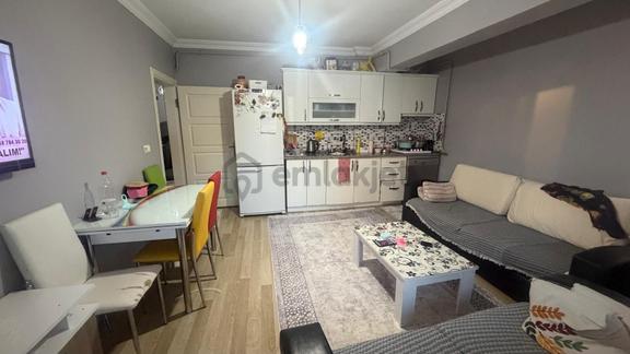 Karasu'da Sahile Yakın, Cam Balkonlu, Doğalgaz Kombili Ara Kat Daire 1