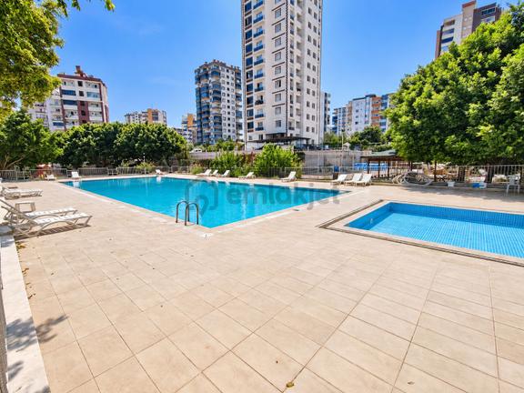 Yenişehir Çiftlikköy'de Havuzlu Site'de Geniş 2+1 Kiralık Daire 1