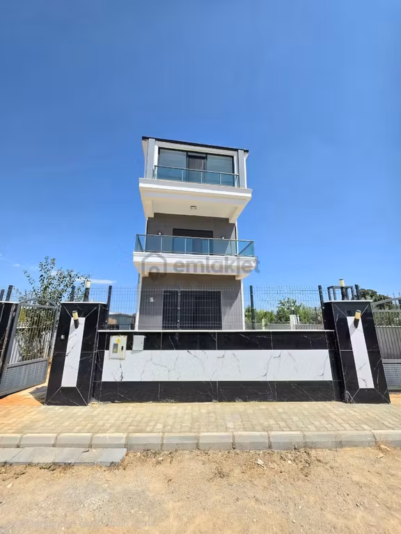 Odabaşında 300m2 Arsa İçerisinde 245m2 Tribleks Villa 1