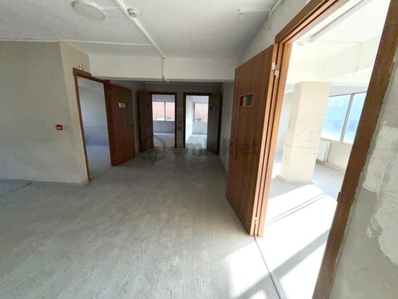 Mecidiyeköyün Göbeğinde, Çevre Hastanesi Yanı Başında 180m2 Ofis 1