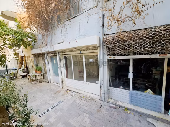 Karşıyaka Anadolu Cad. Paraleli Batar Katlı 24m2 Kiralık Dükkan 2